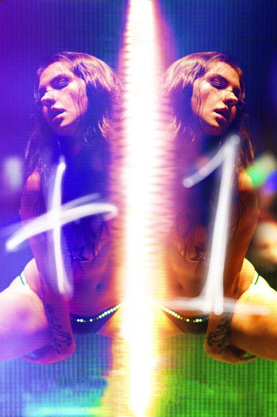 Póster de +1