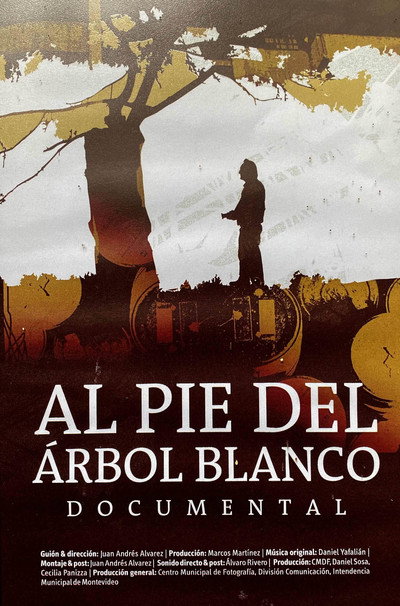 Póster de Al pie del árbol blanco