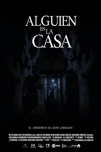 Póster de Alguien en la casa
