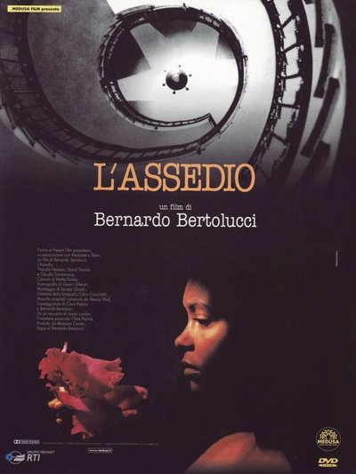 Póster de Asediada