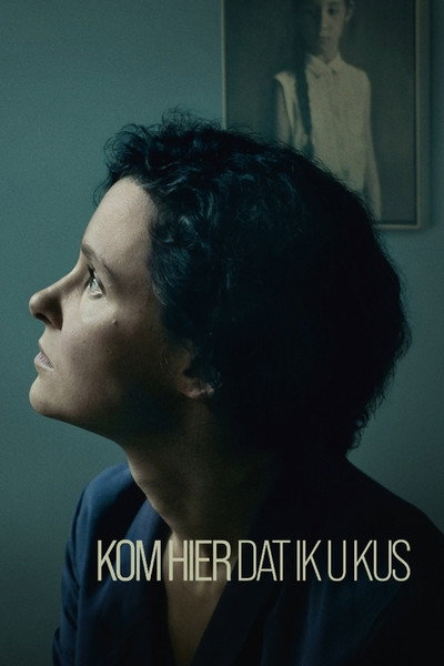 Póster de Becoming Mona