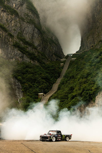 Póster de Climbkhana Two: Tianmen Mountain