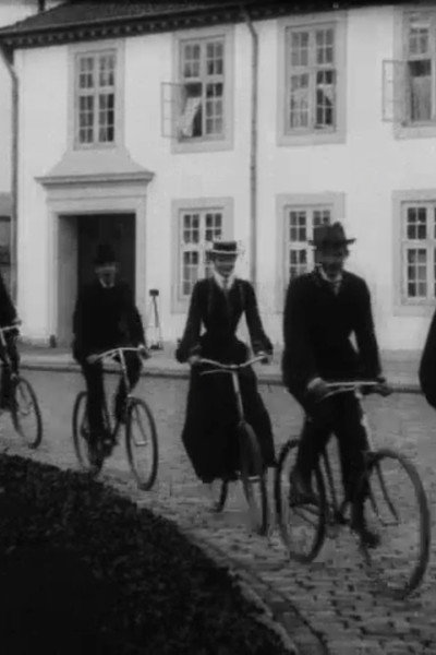 Póster de De kongelige paa cykler i Fredensborg slotsgaard