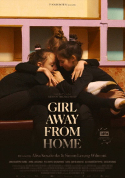 Póster de Girl Away from Home
