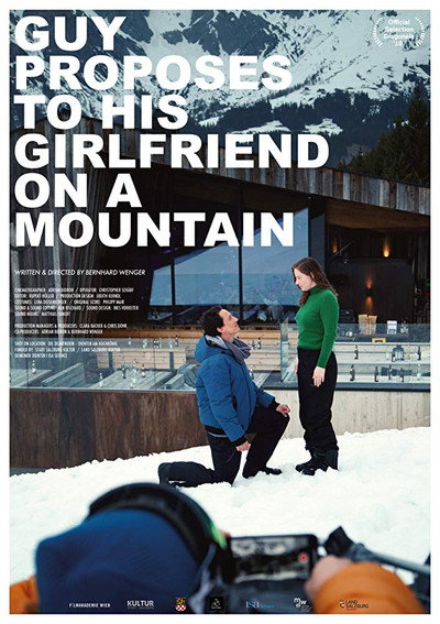 Póster de Guy Proposes to His Girlfriend on a Mountain