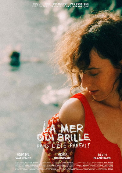 Póster de La mer qui brille dans l'été parfait