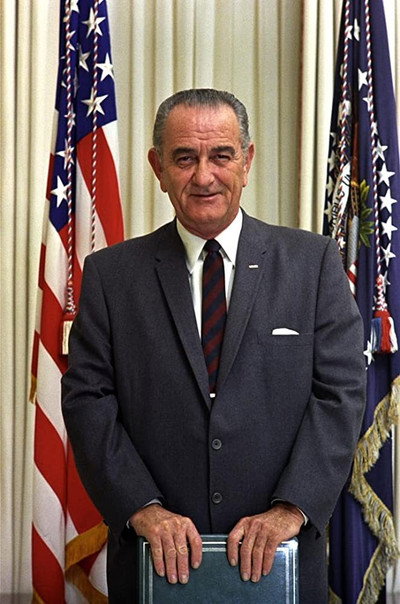Póster de Lyndon B. Johnson: Succeeding Kennedy