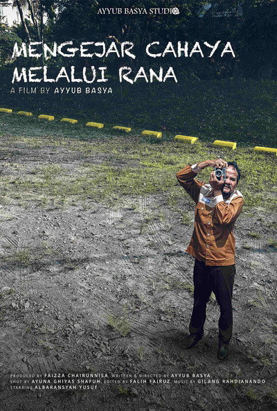 Póster de Mengejar Cahaya Melalui Rana