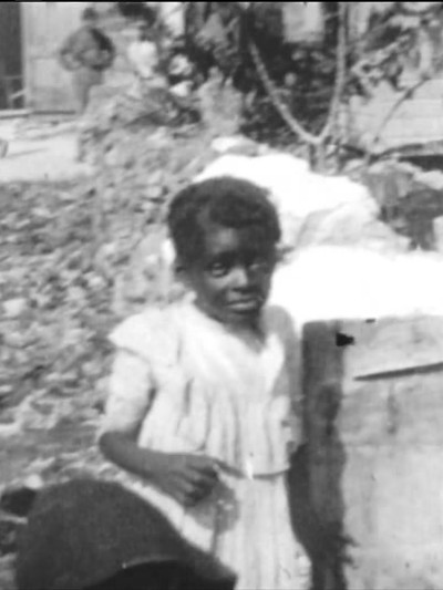Póster de Native Woman Washing a Negro Baby in Nassau, B.I.