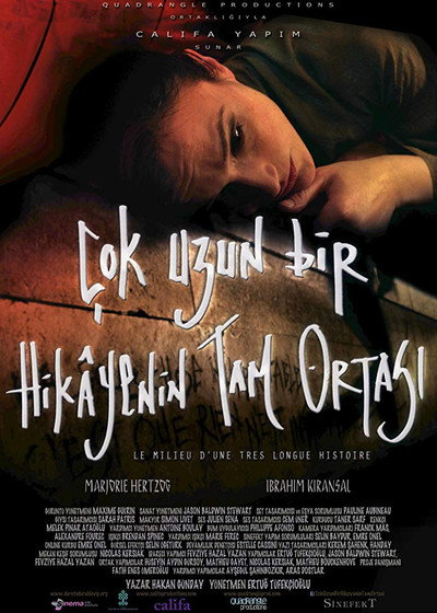 Póster de Çok uzun bir hikayenin tam ortasi