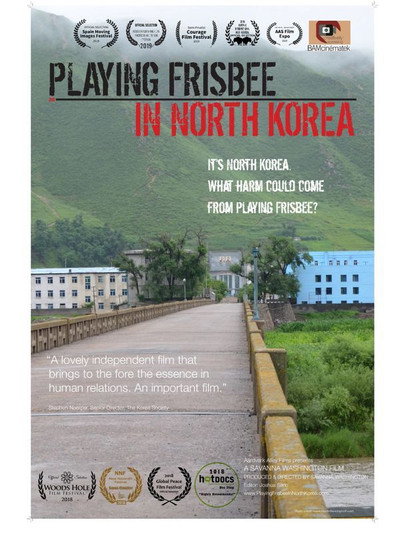 Póster de Playing Frisbee in North Korea