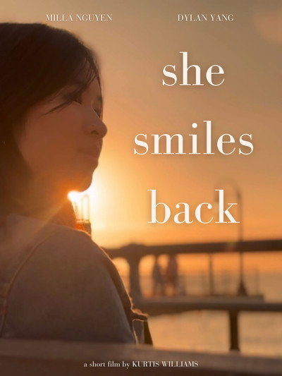 Póster de She Smiles Back
