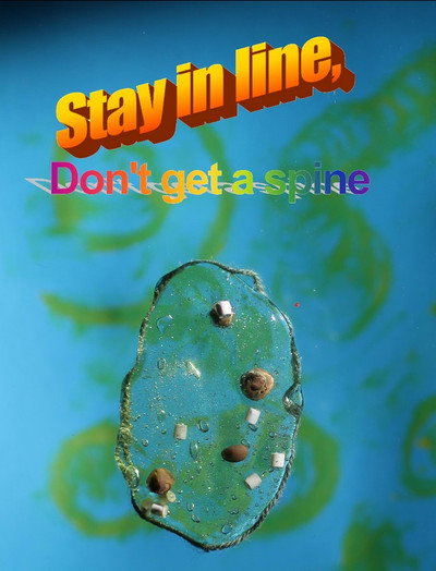 Póster de Stay in line, Don't get a spine