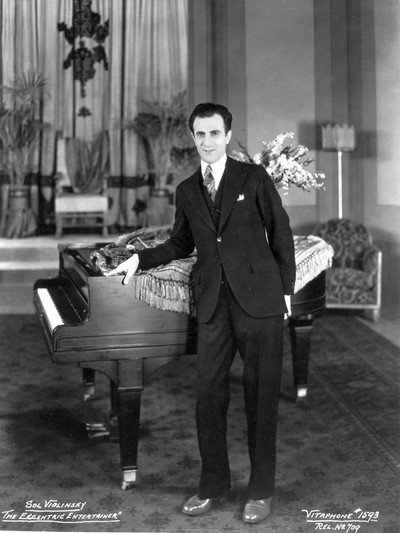 Póster de The Eccentric Entertainer