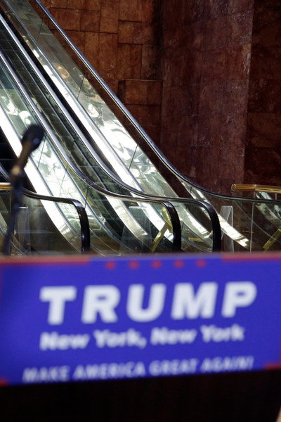 Póster de Trump's Lobby