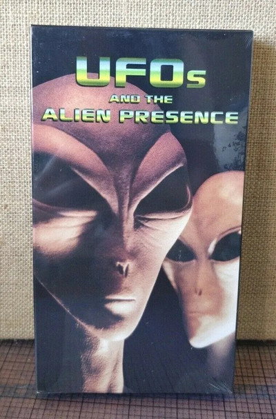 Póster de UFOs and the Alien Presence