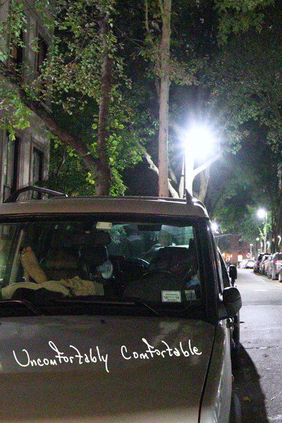 Póster de Uncomfortably Comfortable