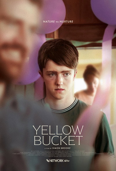 Póster de Yellow Bucket